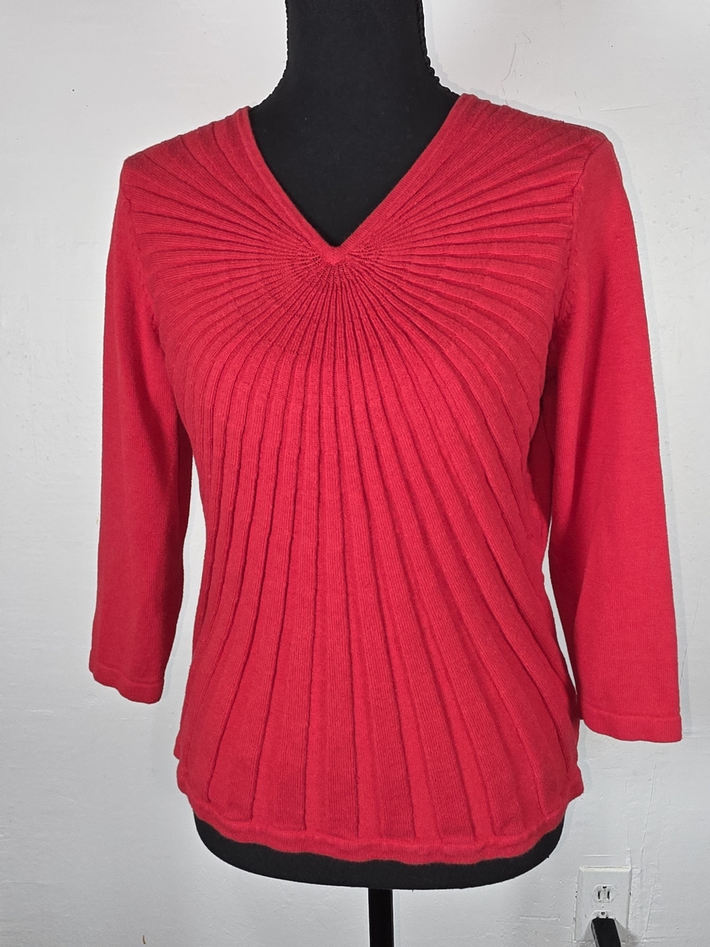 Peter Nygard Bright Red V-Neck Ribbed Pullover